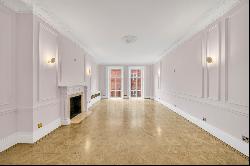 Expansive, newly decorated luxury property in South Kensington