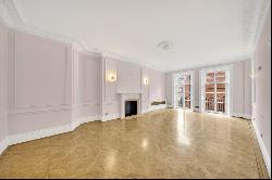 Expansive, newly decorated luxury property in South Kensington