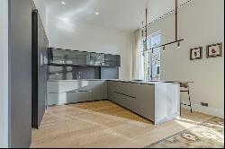 Extraordinary corner apartment on prime location in Eixample