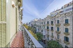 Extraordinary corner apartment on prime location in Eixample