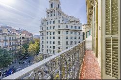 Extraordinary corner apartment on prime location in Eixample