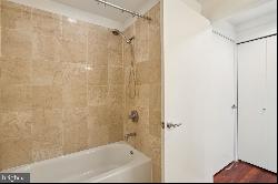 1101 Locust Street Unit 8D, Philadelphia PA 19107