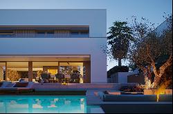 Beautiful newly built house in exclusive urbanization in Sitges.