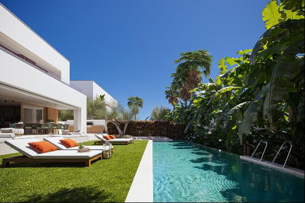 Beautiful newly built house in exclusive urbanization in Sitges.