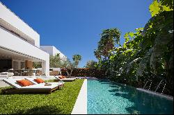 Designer villa in an exclusive new construction in Sitges