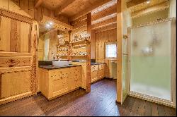 Charming 265m2 chalet, close to Les Gets ski resort, with magnificent views.