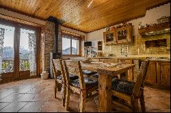 Charming 265m2 chalet, close to Les Gets ski resort, with magnificent views.