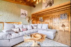 Charming 265m2 chalet, close to Les Gets ski resort, with magnificent views.