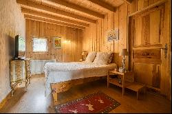 Charming 265m2 chalet, close to Les Gets ski resort, with magnificent views.