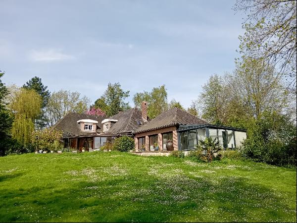 Beautiful 5-bedroom country house with 2-car garage, swimming pool, tennis court