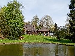 Beautiful 5-bedroom country house with 2-car garage, swimming pool, tennis court