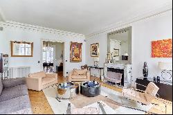 Paris 8th District - A spacious 3-bed apartment