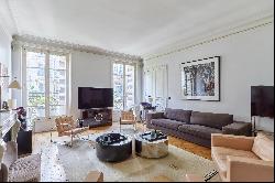 Paris 8th District – A spacious 3-bed apartment