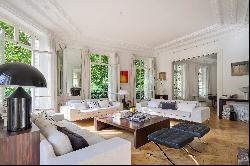 Paris 17th District – A 3-bed apartment bathed in sunshine
