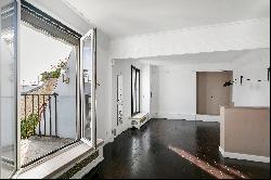 Paris 8th District – A spacious family apartment