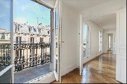 Paris 8th District – A spacious family apartment