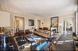 Paris 1st District – An elegant 3/4 bed apartment