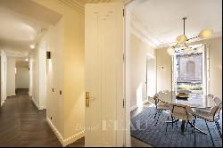 Paris 1st District – An elegant 3/4 bed apartment