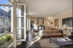 Paris 1st District - An elegant 3/4 bed apartment