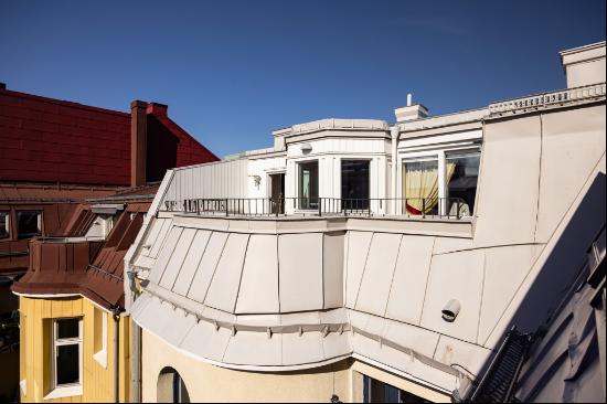 Completely renovated Penthouse with an outstanding rooftop terrace.