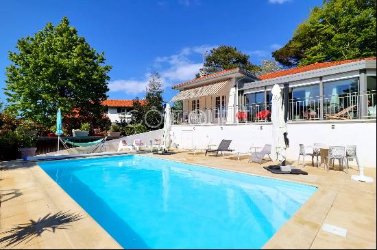 ANGLET, NEAR BIARRITZ PARC D'HIVER - A PROPERTY WITH A SWIMMING POOL