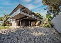 4 bedroom villa, fully renovated, in Cascais, with pool
