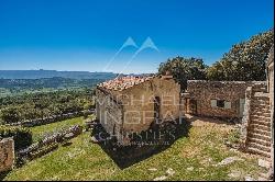 Authentic 17th century farmhouse in Luberon