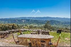 Authentic 17th century farmhouse in Luberon