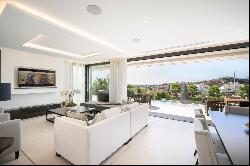 Very complete villa with stunning views in Nueva Andalucia