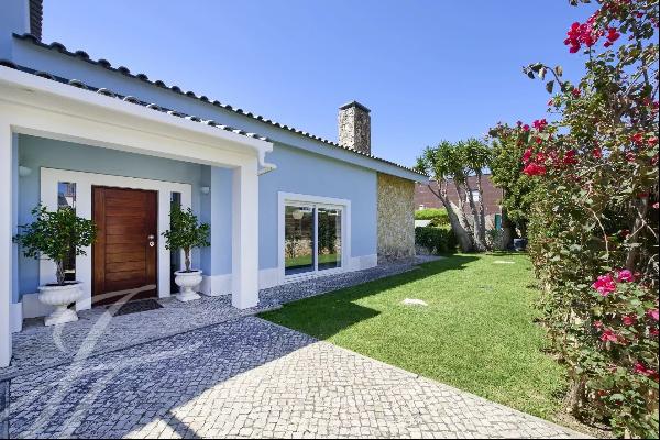 4 bedroom villa of 300m2, with garden and pool in Birre, Cascais