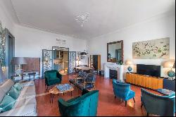 Prestigious furnished duplex apartment for rent in Aix-en-Provence in a 17th century town 