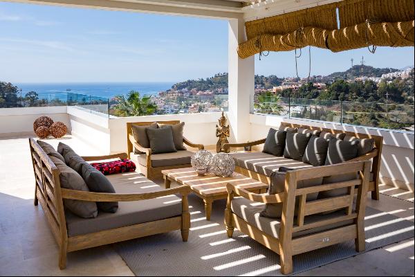Stunning penthouse in the prestigious Limonar area with panoramic sea views, Malaga East