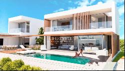 4-Bedroom Modern Villa, with 2 pools and sea view, in Porto de Ms, Lagos, Algarve