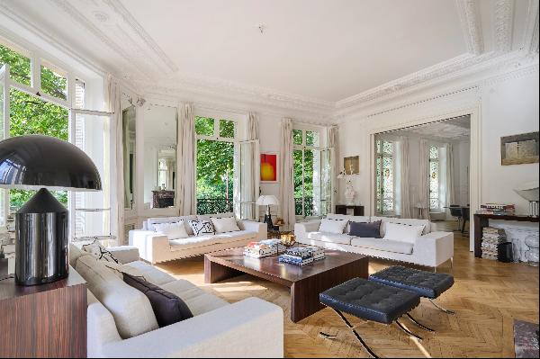 Paris 17th District A 3-bed apartment bathed in sunshine