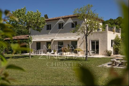 Spacious neo-Provencal villa