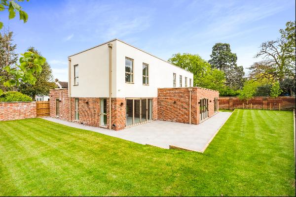 A modern and stylish eco-friendly home built to a high specification in central Cheltenham