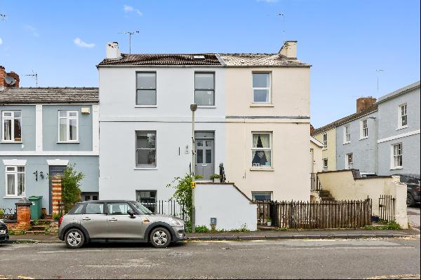 A stunning period town house located in the desirable area of Charlton Kings.