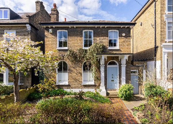 A charming detached Victorian villa located on the Peckham Rye / Camberwell borders.