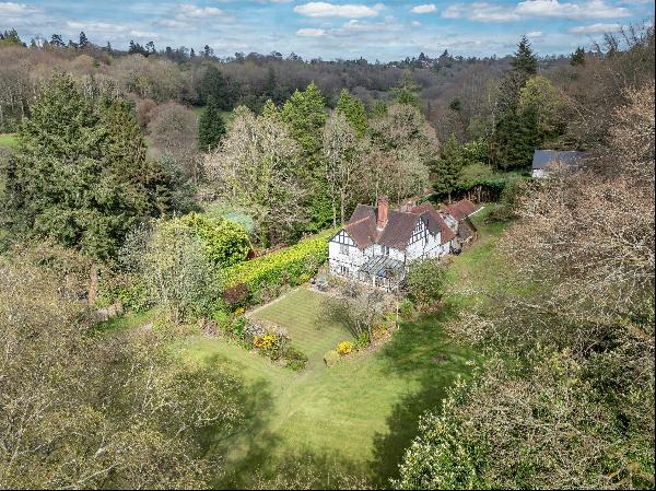 A substantial family home boasting the perfect blend of rural living whilst being convenie