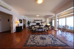 Beachfront apartment facing the sea