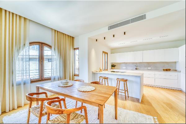 Brand new duplex penthouse with views of the cathedral in the old town of Palma