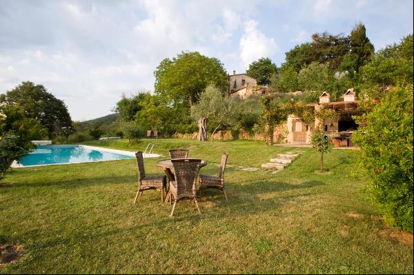 6 bedroom farmhouse with 2 bedroom guest annexe, pool, land and incredible views near Sart