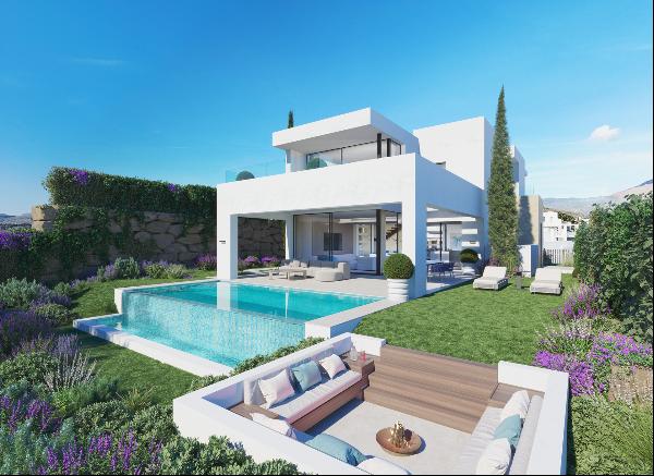 Modern, elegant villa facing the golf course in West Estepona