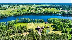 A luxurious lakeshore residence near Druskininkai