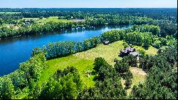 A luxurious lakeshore residence near Druskininkai