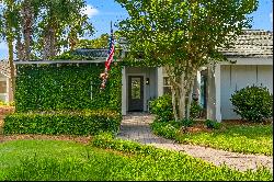 Adorable Coastal Bungalow located on the Northside of Sandestin 