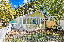 Quaint Cottage On Shaded Lot Close To Beach