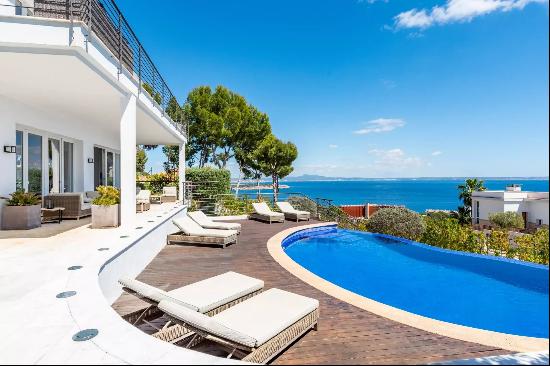 Villa with panoramic sea views