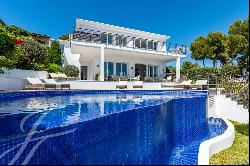 Villa with panoramic sea views