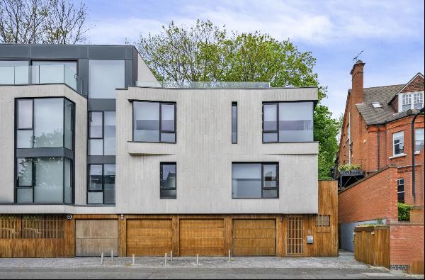 Contemporary home for rent in Hampstead with private roof terrace